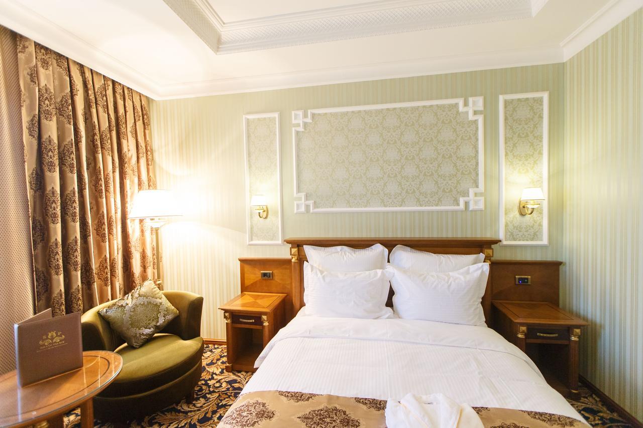 Sultan Palace Hotel Atyraū Eksteriør billede A room in the hotel