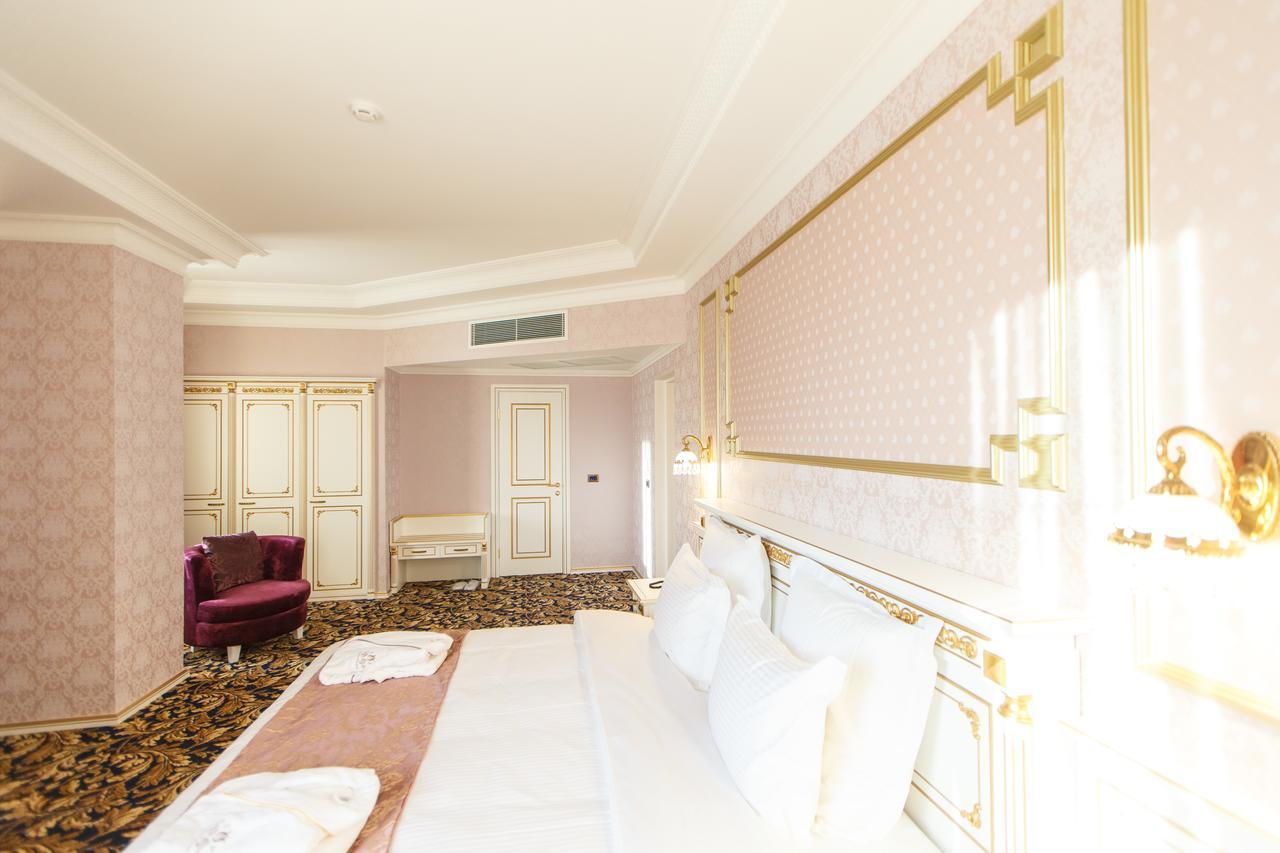 Sultan Palace Hotel Atyraū Eksteriør billede A room at the hotel