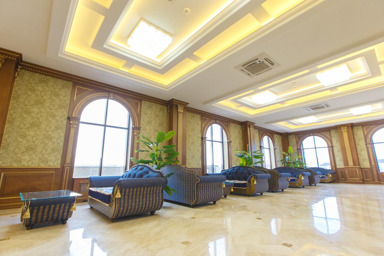 Sultan Palace Hotel Atyraū Eksteriør billede The lobby of the hotel