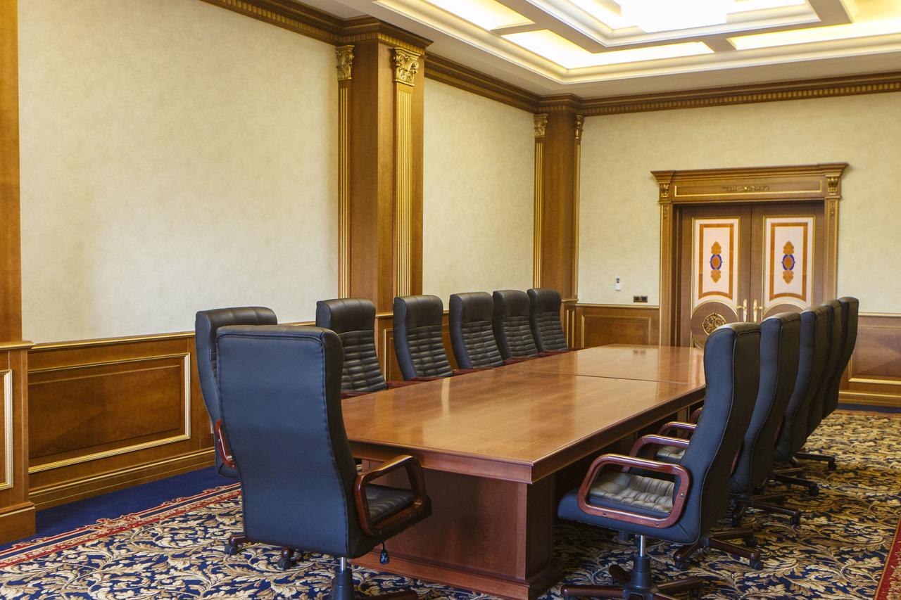 Sultan Palace Hotel Atyraū Eksteriør billede The meeting room of the Cabinet of the President of the Republic of Azerbaijan