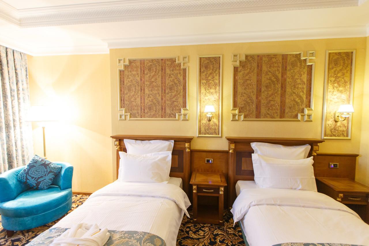 Sultan Palace Hotel Atyraū Eksteriør billede A room at the hotel