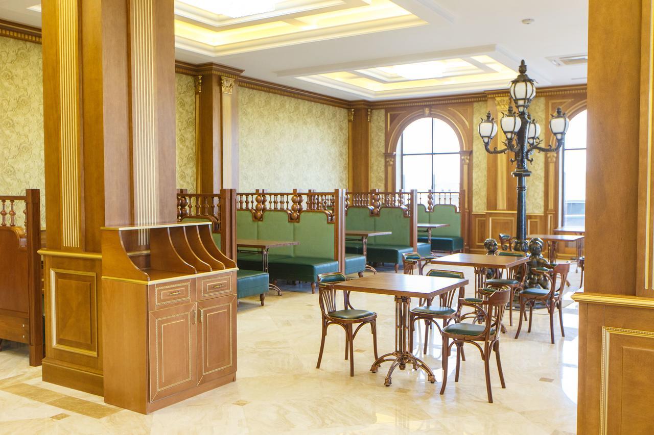 Sultan Palace Hotel Atyraū Eksteriør billede The interior of the restaurant