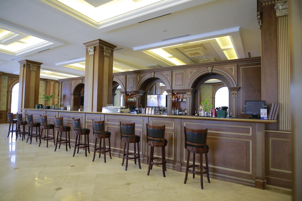 Sultan Palace Hotel Atyraū Eksteriør billede The bar at the hotel