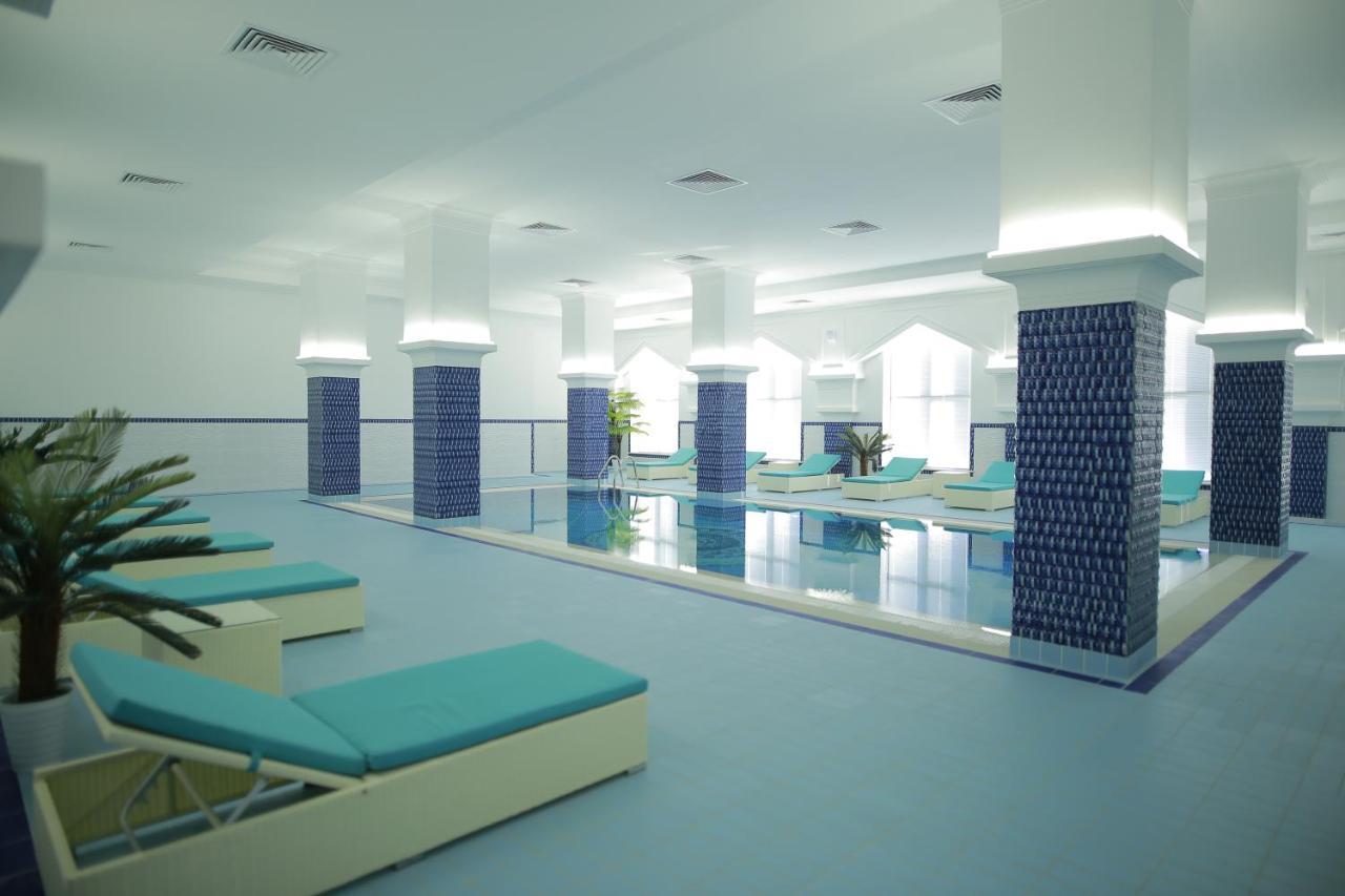 Sultan Palace Hotel Atyraū Eksteriør billede The indoor pool
