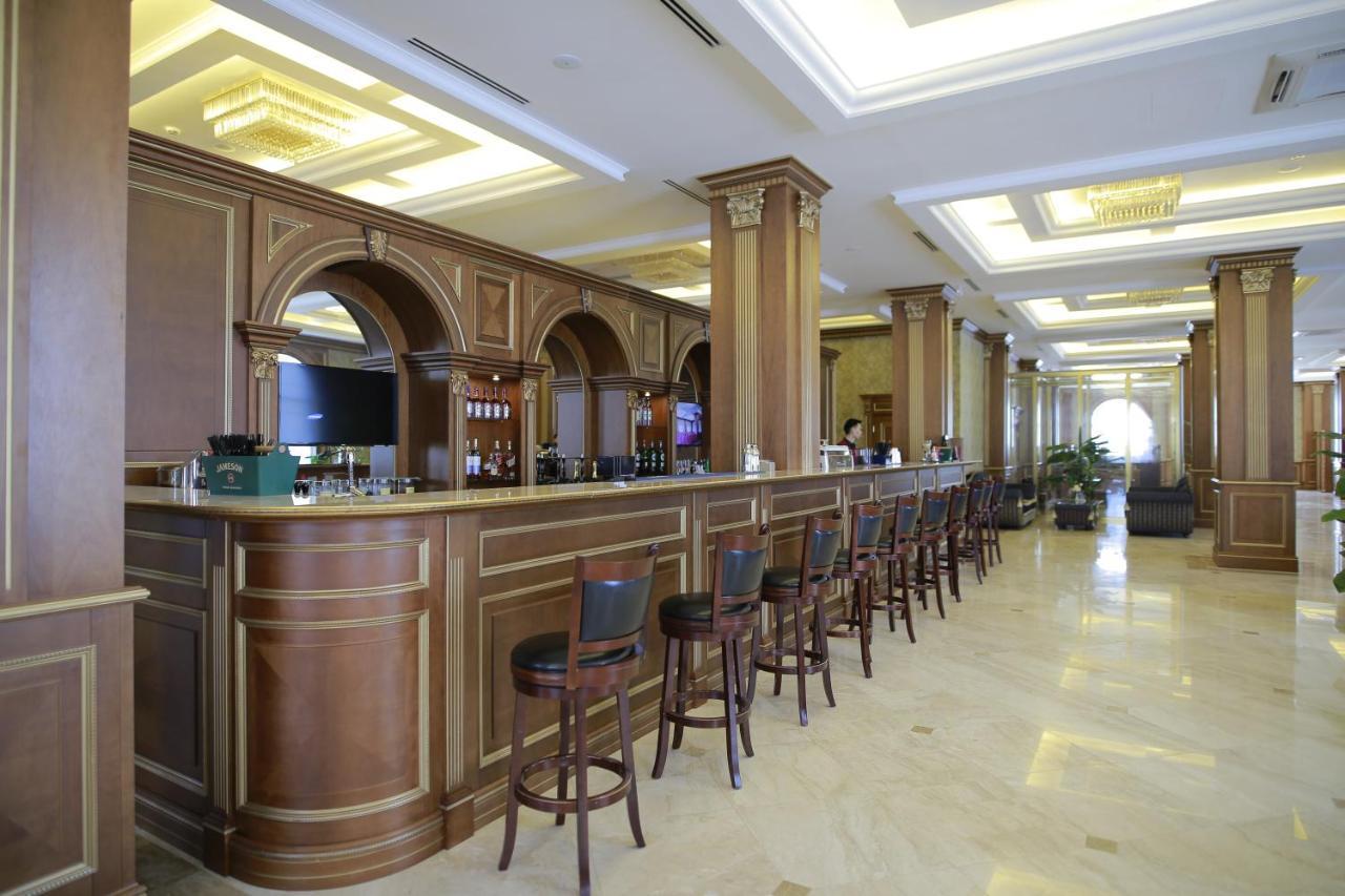 Sultan Palace Hotel Atyraū Eksteriør billede The bar at the hotel